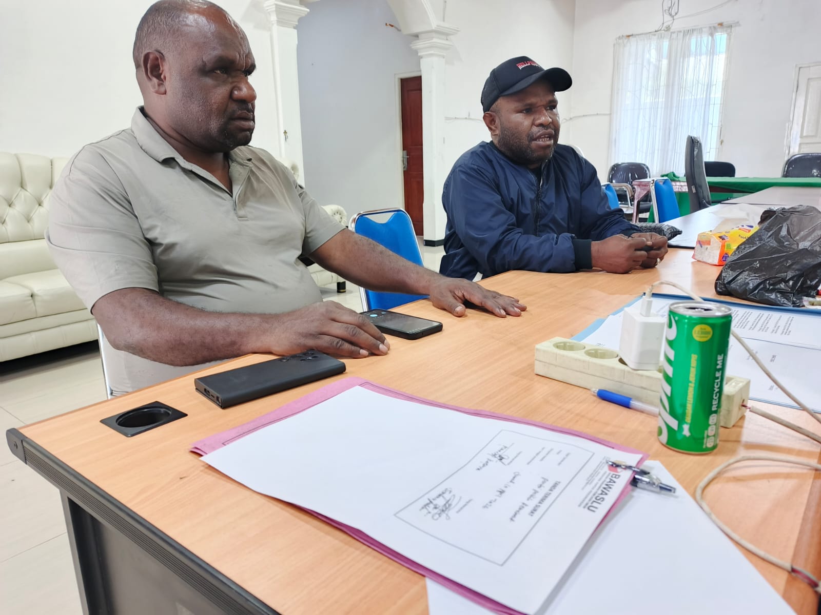 Proses Diskusi Bersama Anggota Parpol Demokrat Bersama Bawaslu Papua Pegunungan
